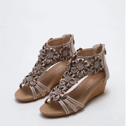 Römische Schuhe mit Blumen-Bohemia-Keilabsatz