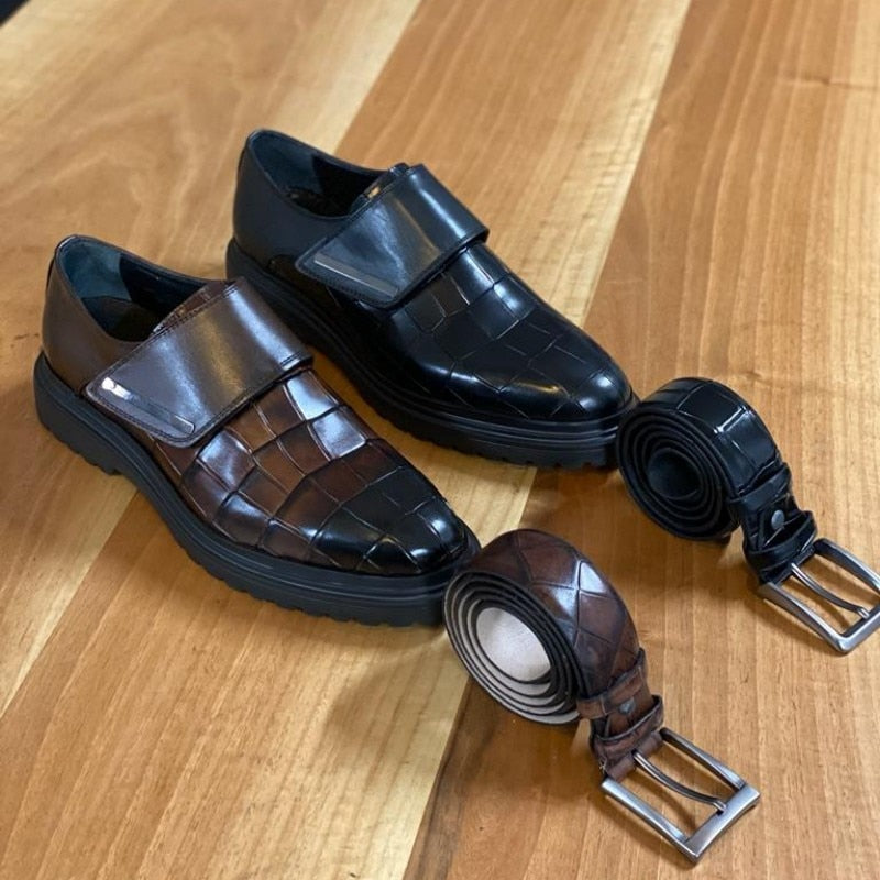 Italienische Loafer-Schuhe mit Schnallenriemen und runder Zehenpartie