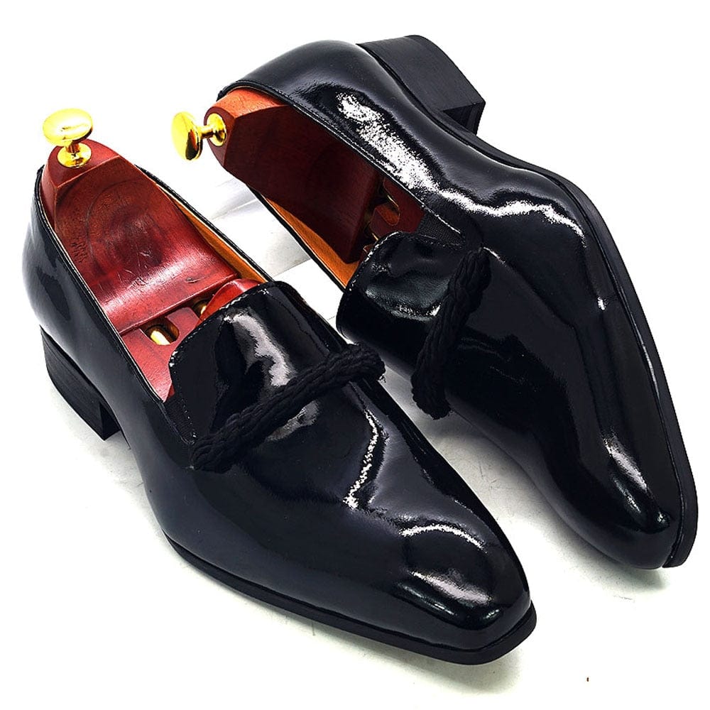 Leder-Herren-Loafer mit schwarzer Schnur und spitzer Zehenpartie